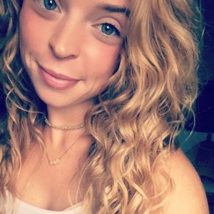 Meet your Posher, Alyssa